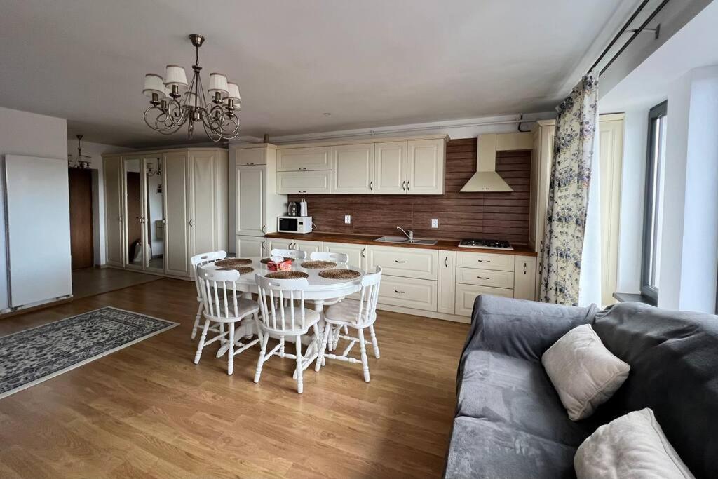 Central Apartment With Panoramic View Braşov Exterior foto