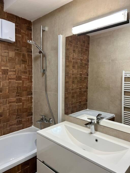 Central Apartment With Panoramic View Braşov Exterior foto